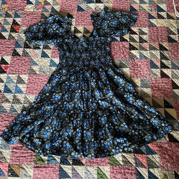 GAP Dresses & Skirts - Gap floral puff sleeve smocked mini dress